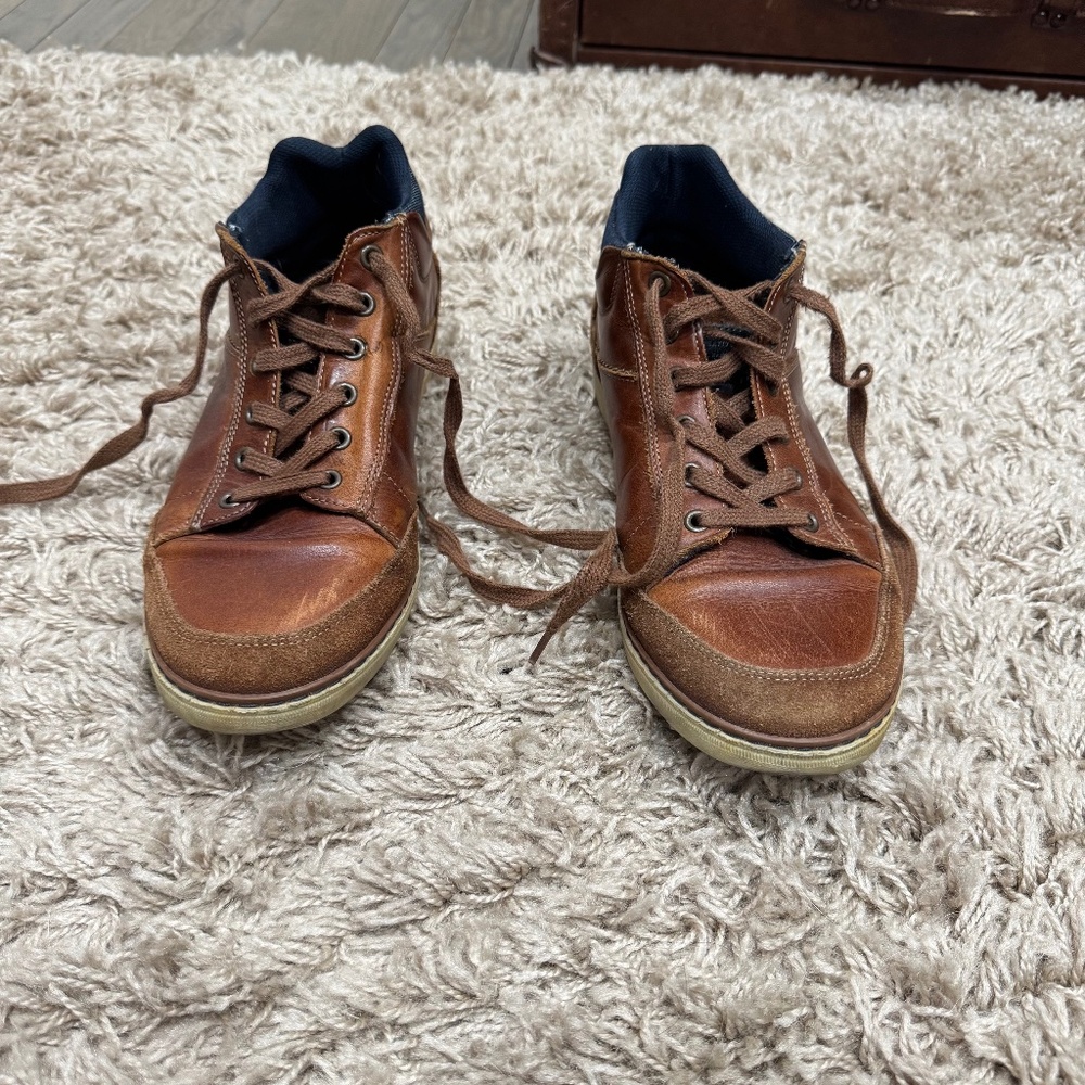 Men's Bullboxer Leather Sneakers.